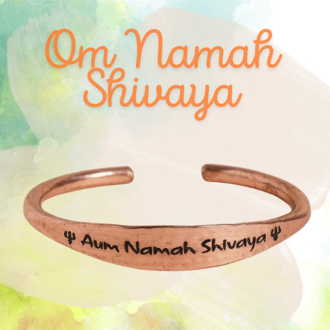 Aum Namah Shivaya Regulowana bransoletka z młotkowanej miedzi 